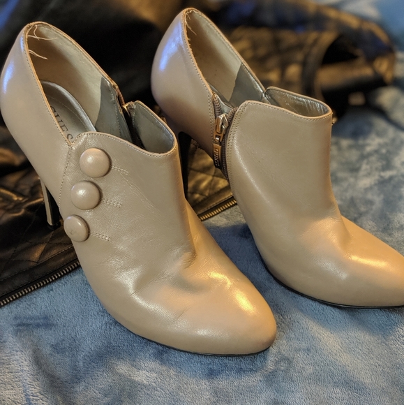 Guess Heels - Picture 3 of 7